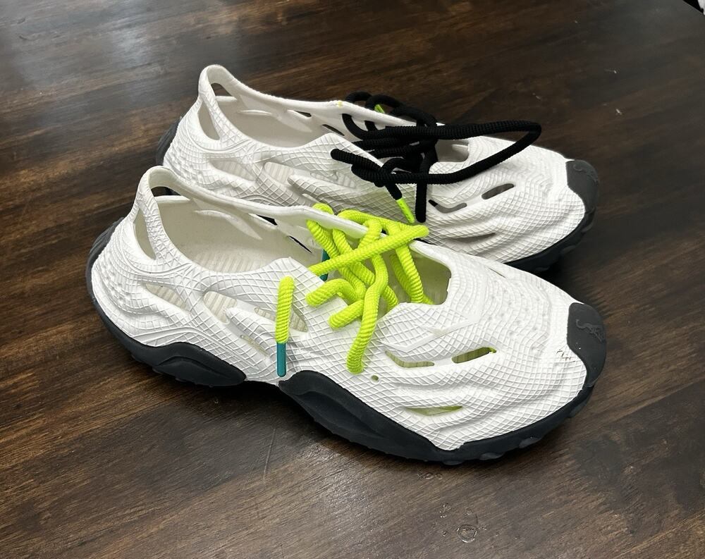 Sia collective White / Black Vulture Foams Size 13